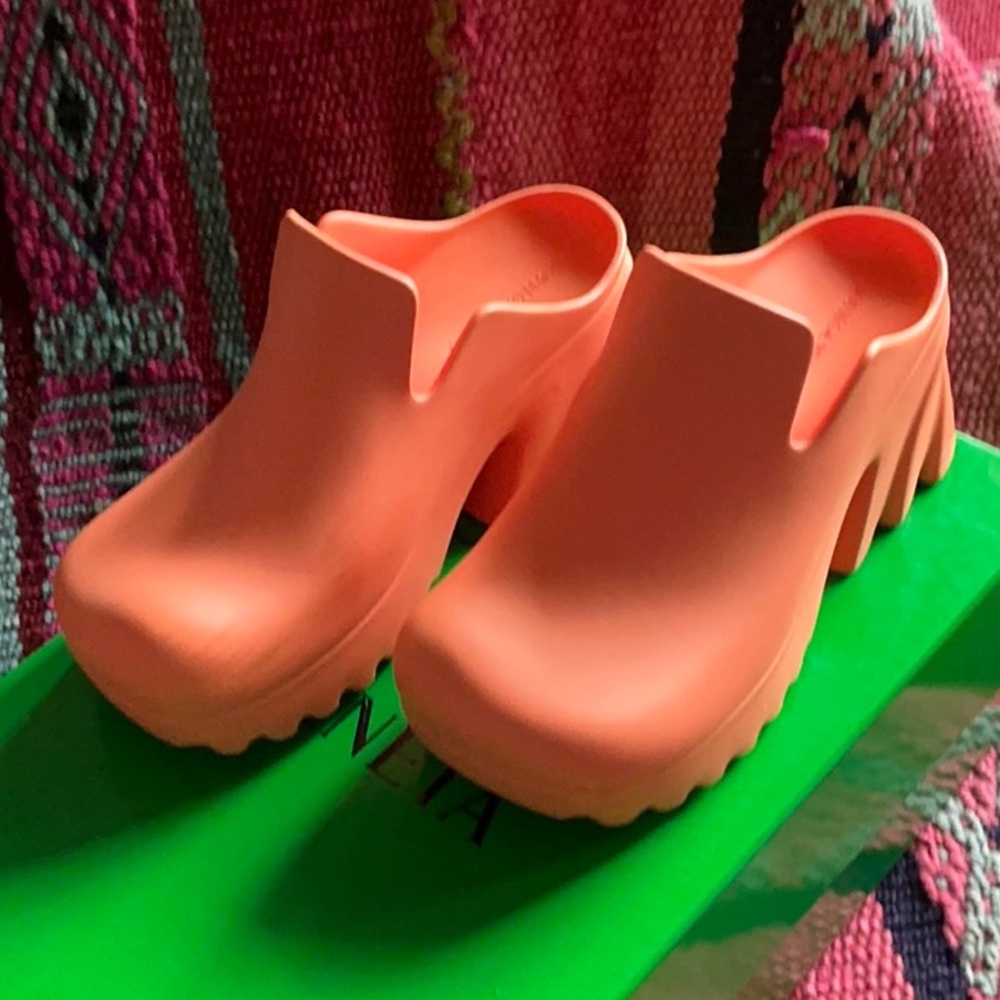 Bottega Veneta Flash Pump Mule / 37